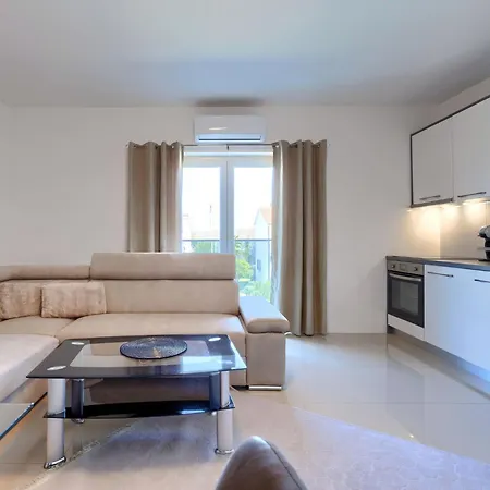Amra-4 By Interhome * Porec