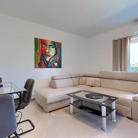 Amra 4 By Interhome