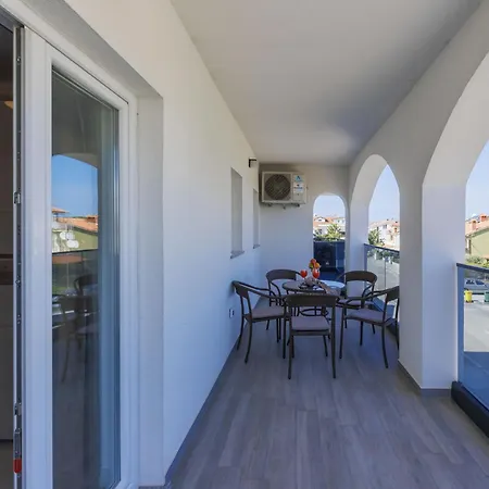 Amra 4 By Interhome Пореч