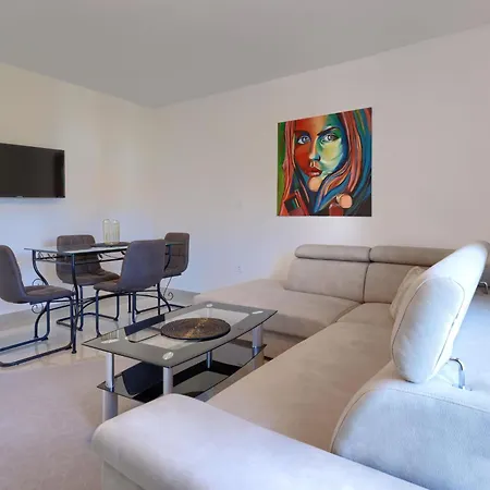 Amra 4 By Interhome