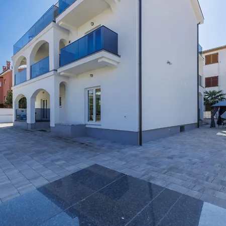 Amra 4 By Interhome